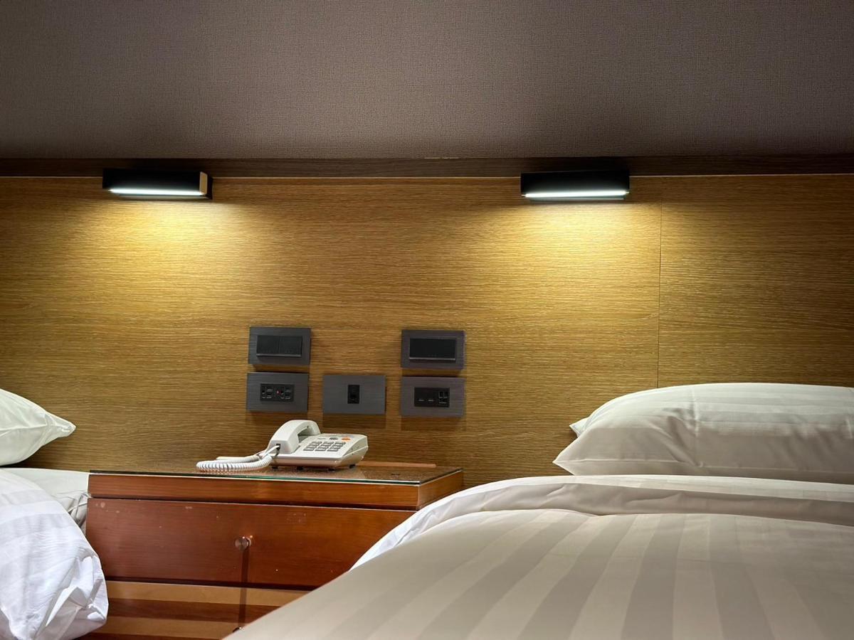 Rich & Free Hotel - Fuzhong 富逸旅趣-板橋府中館 Taipei Eksteriør bilde
