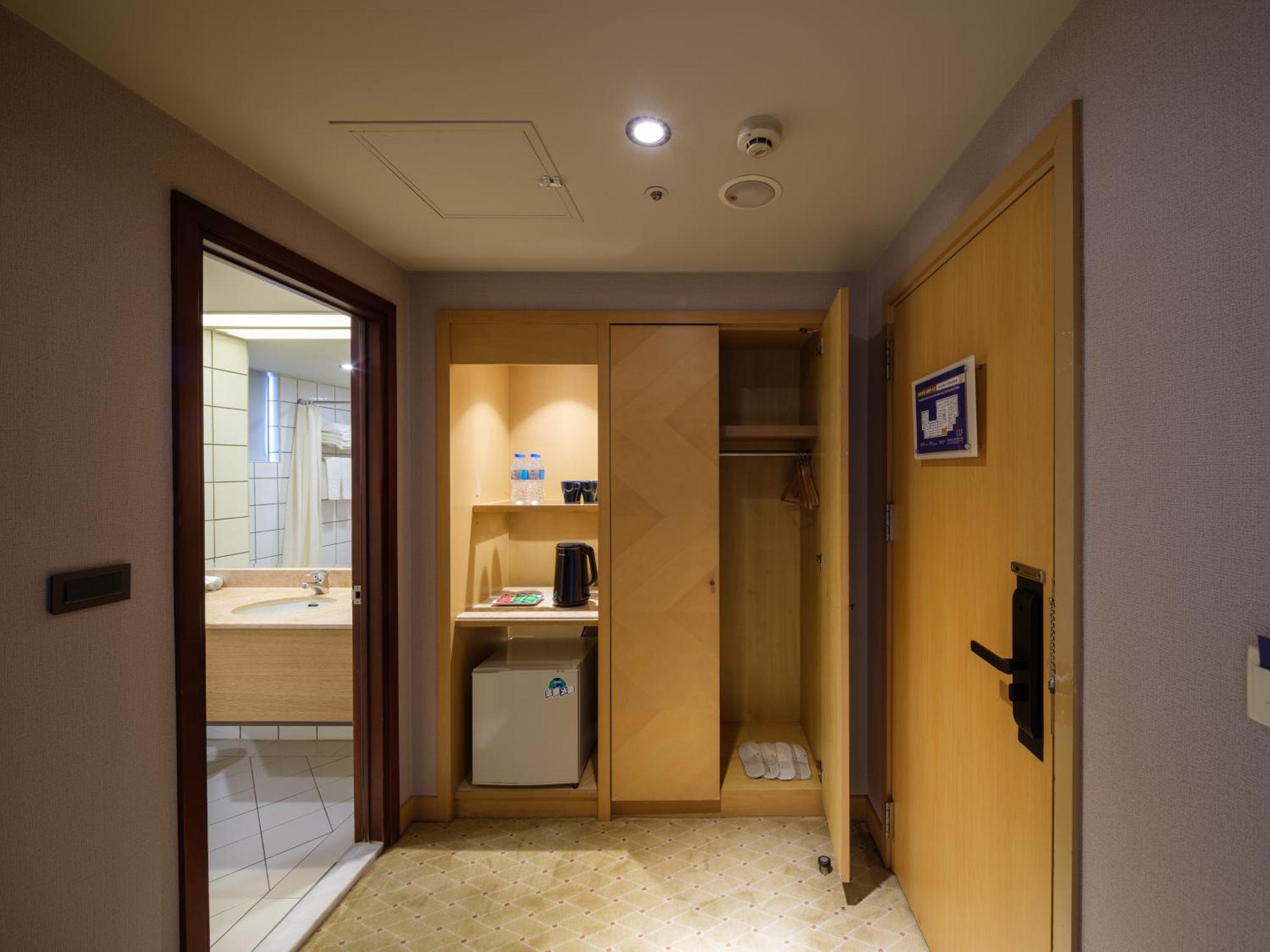 Rich & Free Hotel - Fuzhong 富逸旅趣-板橋府中館 Taipei Eksteriør bilde