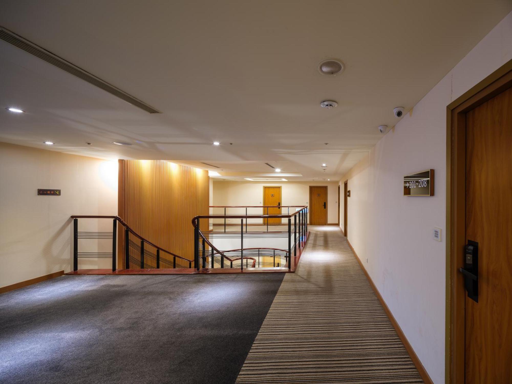 Rich & Free Hotel - Fuzhong 富逸旅趣-板橋府中館 Taipei Eksteriør bilde