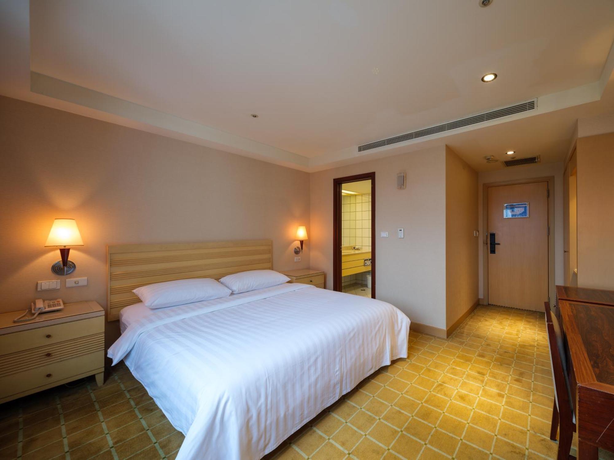 Rich & Free Hotel - Fuzhong 富逸旅趣-板橋府中館 Taipei Eksteriør bilde