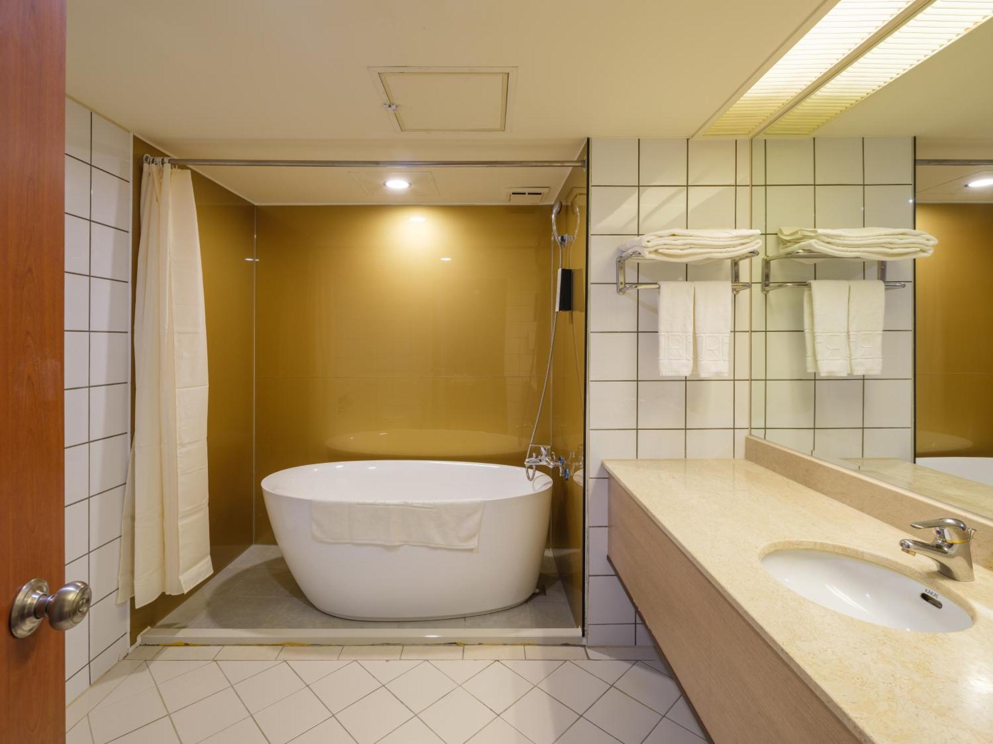 Rich & Free Hotel - Fuzhong 富逸旅趣-板橋府中館 Taipei Eksteriør bilde