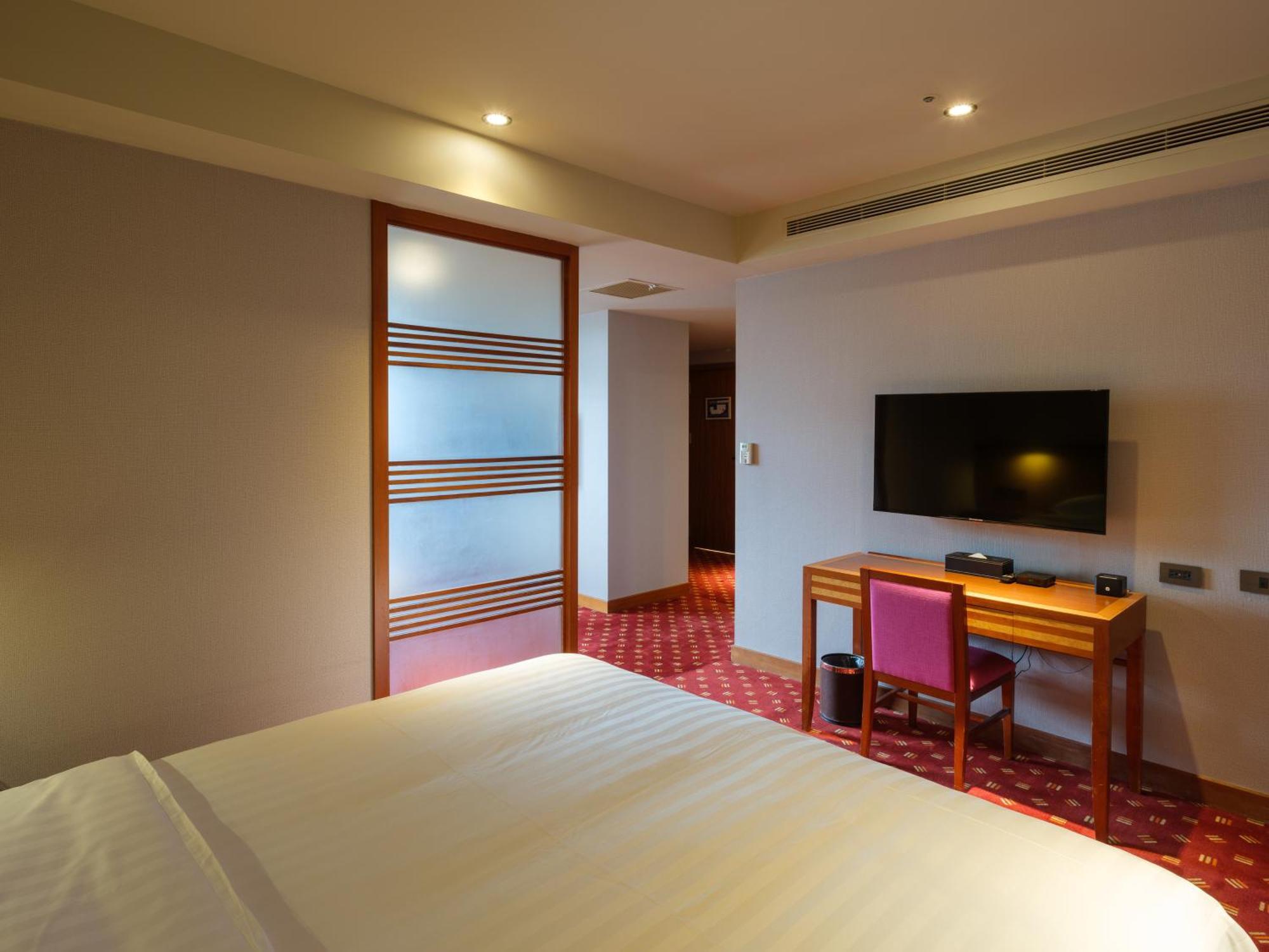 Rich & Free Hotel - Fuzhong 富逸旅趣-板橋府中館 Taipei Eksteriør bilde