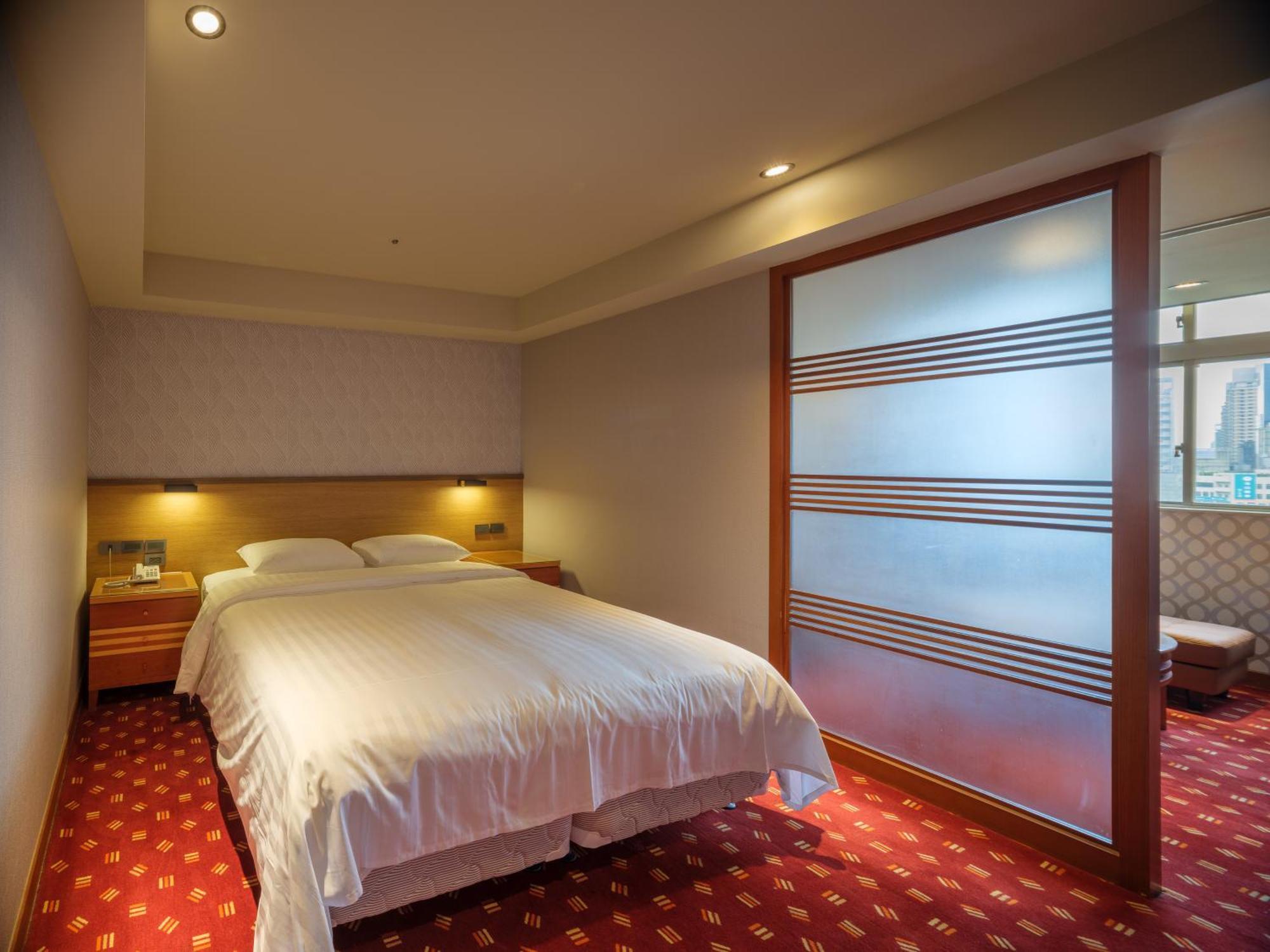 Rich & Free Hotel - Fuzhong 富逸旅趣-板橋府中館 Taipei Eksteriør bilde