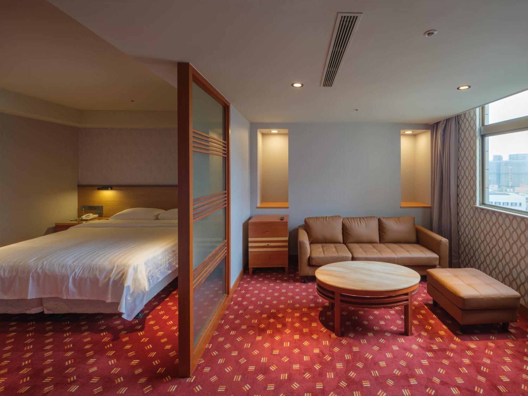 Rich & Free Hotel - Fuzhong 富逸旅趣-板橋府中館 Taipei Eksteriør bilde